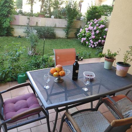 Spacious Apartment With Big Garden Near Beach スプリト エクステリア 写真