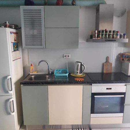 Spacious Apartment With Big Garden Near Beach スプリト エクステリア 写真