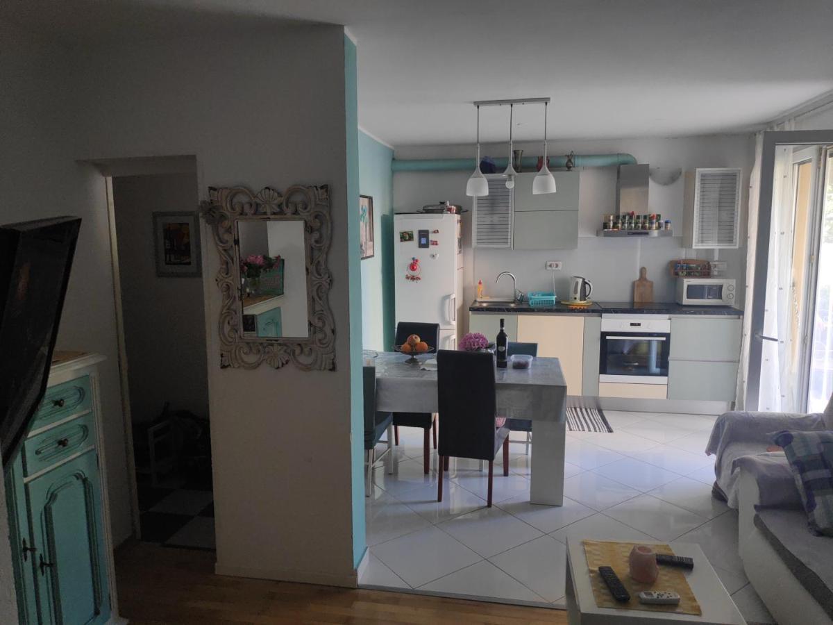 Spacious Apartment With Big Garden Near Beach スプリト エクステリア 写真