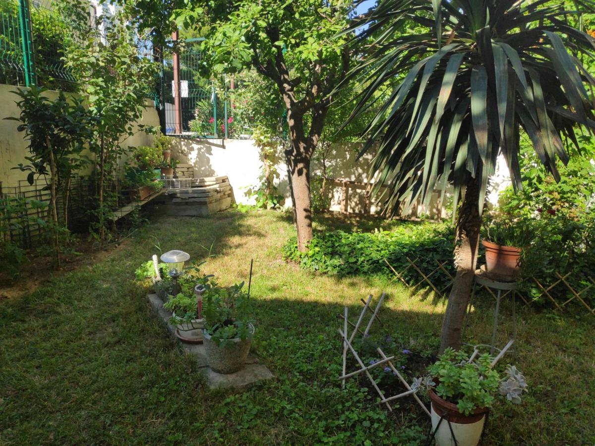 Spacious Apartment With Big Garden Near Beach スプリト エクステリア 写真