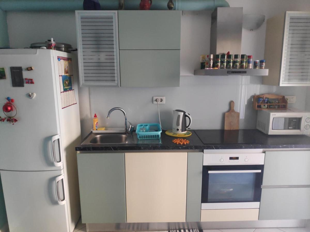 Spacious Apartment With Big Garden Near Beach スプリト エクステリア 写真