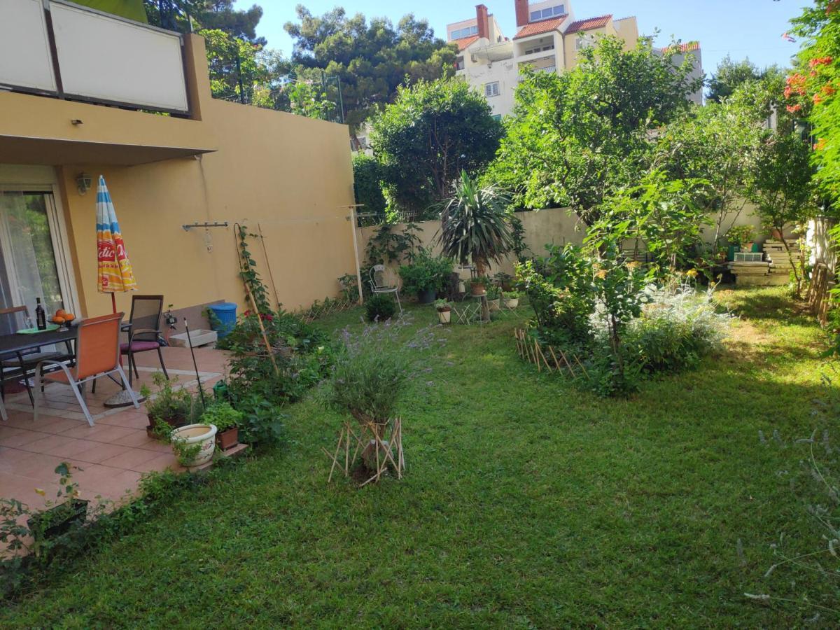 Spacious Apartment With Big Garden Near Beach スプリト エクステリア 写真