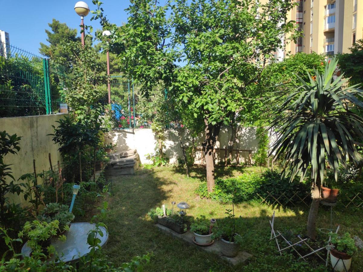 Spacious Apartment With Big Garden Near Beach スプリト エクステリア 写真
