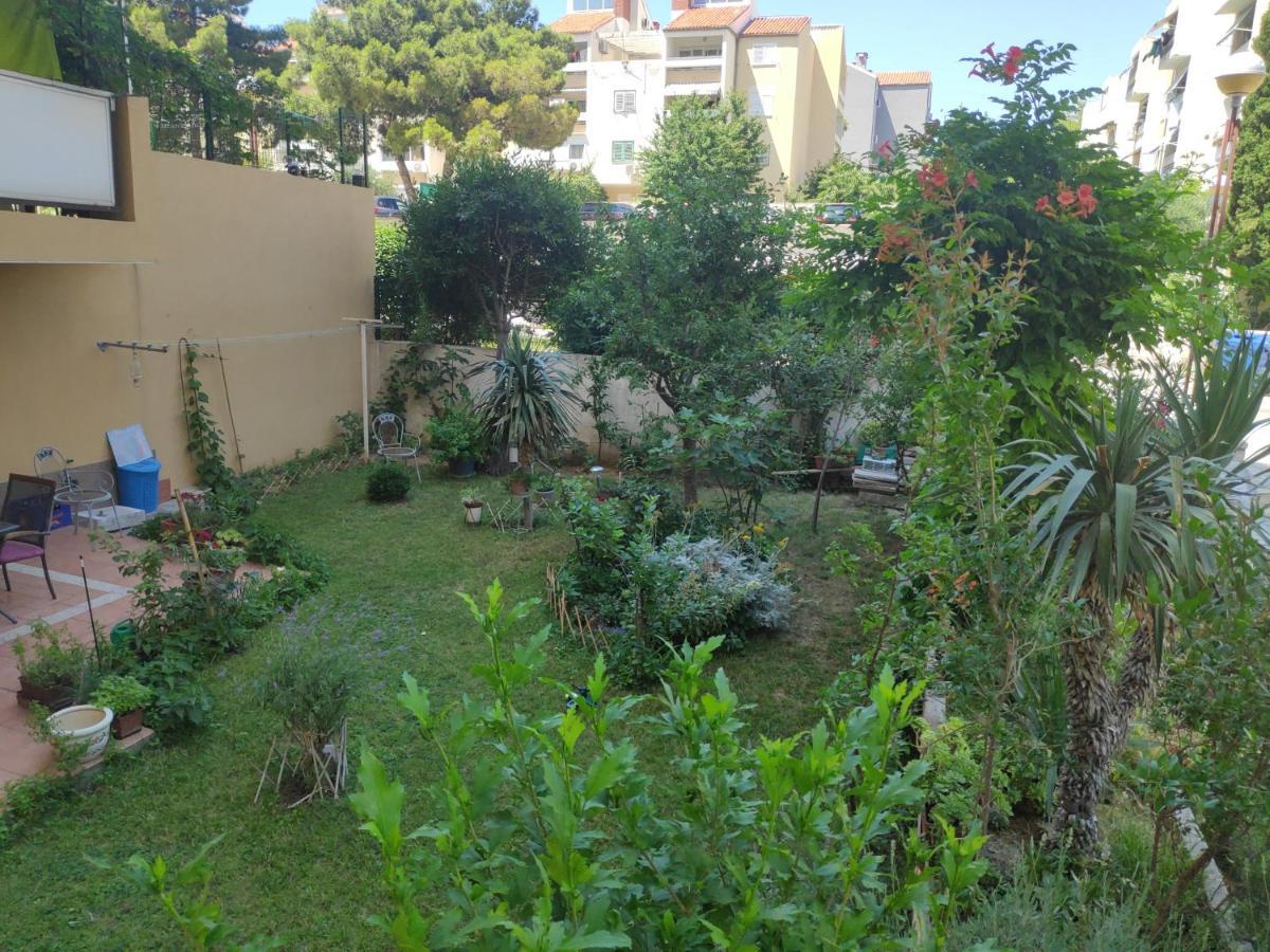 Spacious Apartment With Big Garden Near Beach スプリト エクステリア 写真
