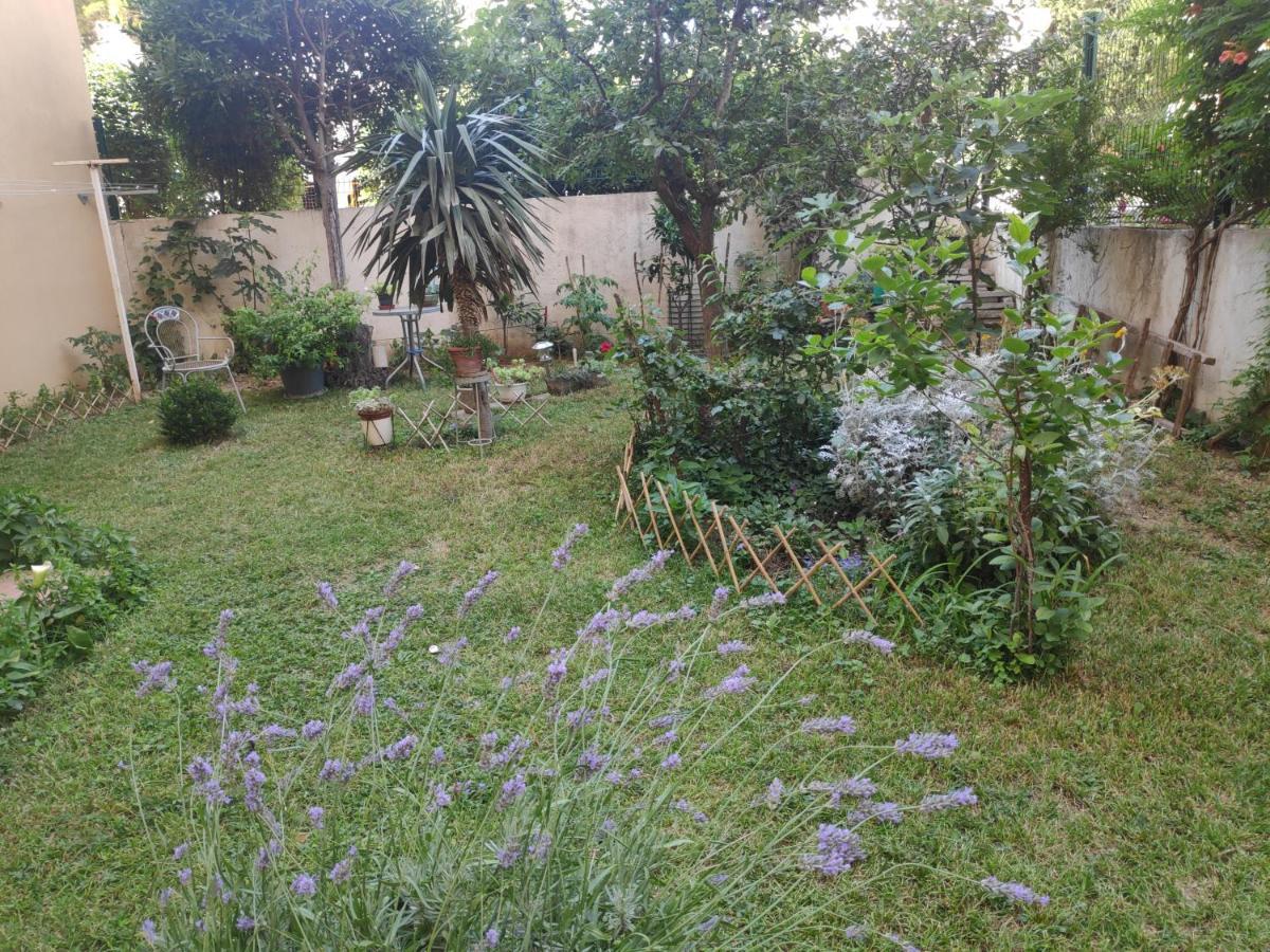Spacious Apartment With Big Garden Near Beach スプリト エクステリア 写真