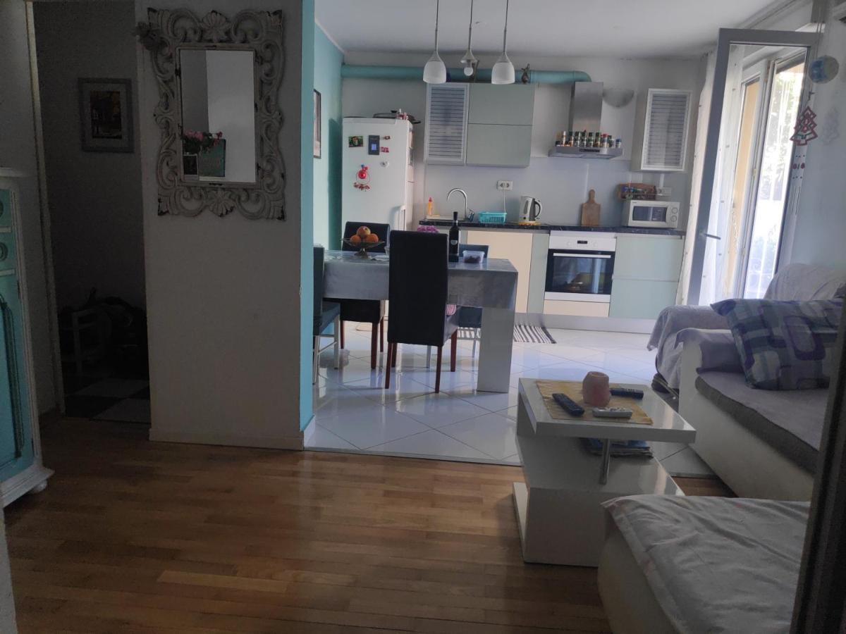 Spacious Apartment With Big Garden Near Beach スプリト エクステリア 写真