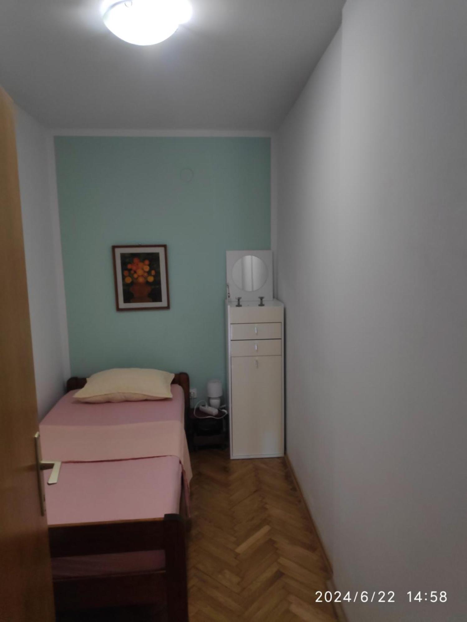 Spacious Apartment With Big Garden Near Beach スプリト エクステリア 写真